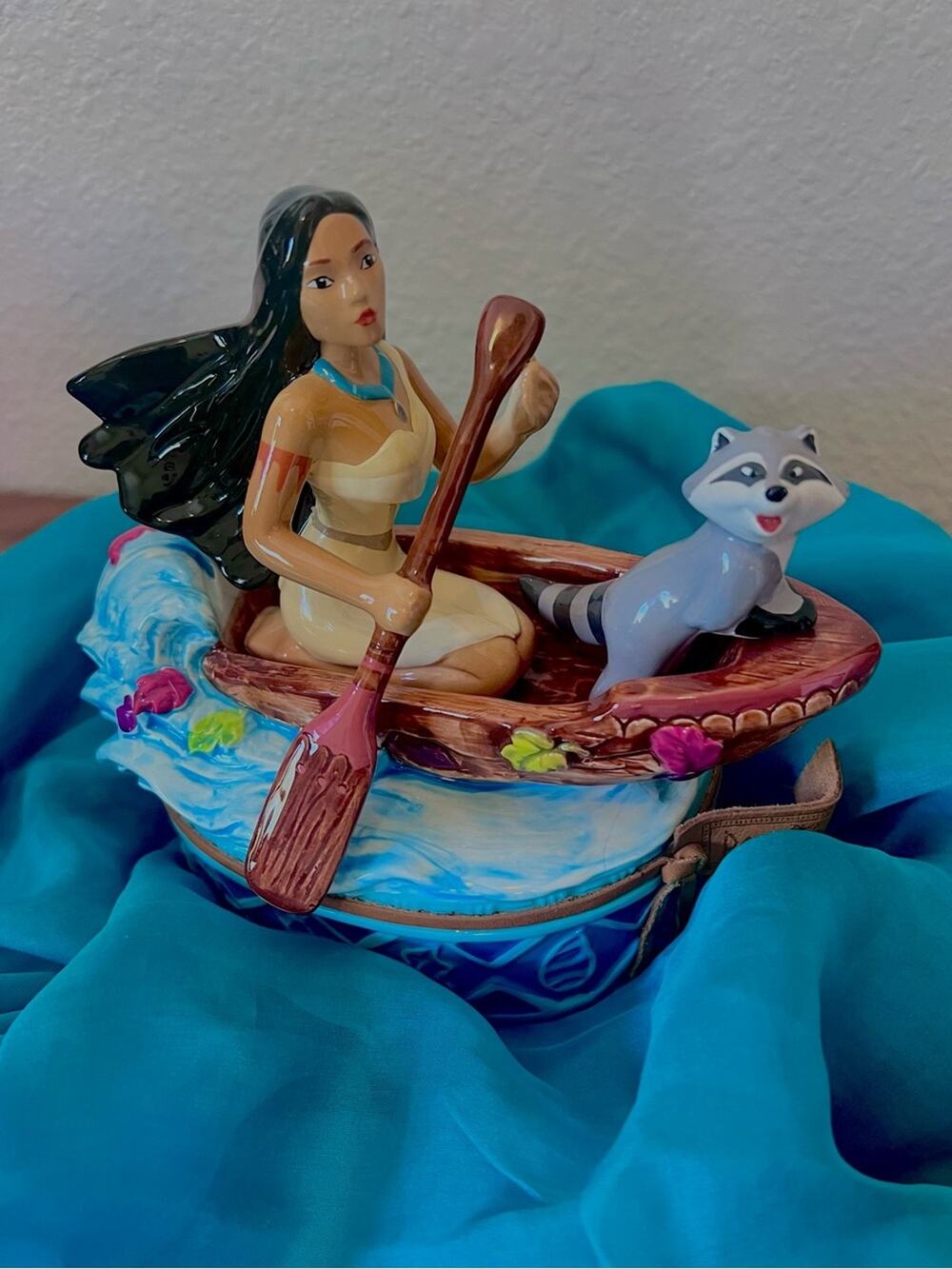 Vintage Disney By Enesco Pocahontas & Meeko in
Canoe Music Box